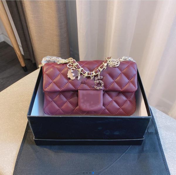 

2021 early spring womens bag shoulder bag metal diamond badge pendant luxurys designers bags messenger bags 09