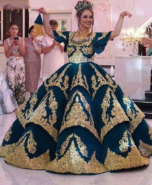 Altın Dantel Balo Quinceanera Elbiseler 2021 Kabarık Kısa Kollu Arapça Dubai Kadınlar Tatlı 15 Masquerade Elbise