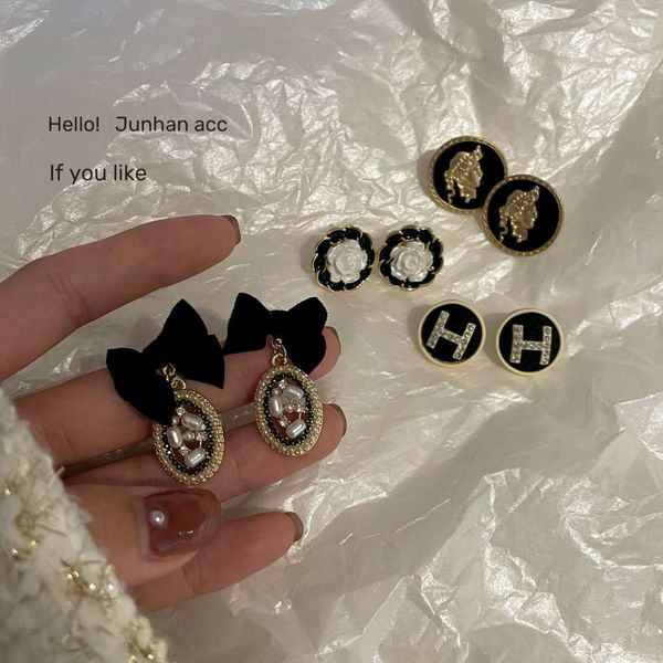 

temperament black dripping sweet flower earrings girls simple workplace earrings