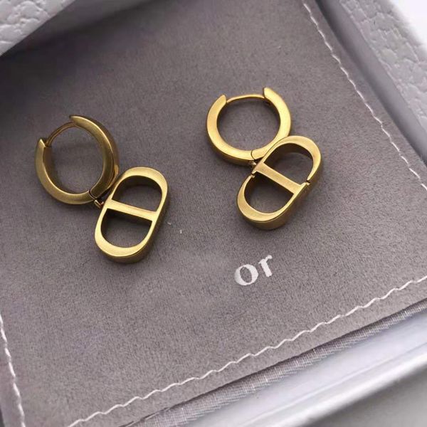 

home tiktok 2021 new style letter stud earrings, female voice, red jewelry., Golden;silver