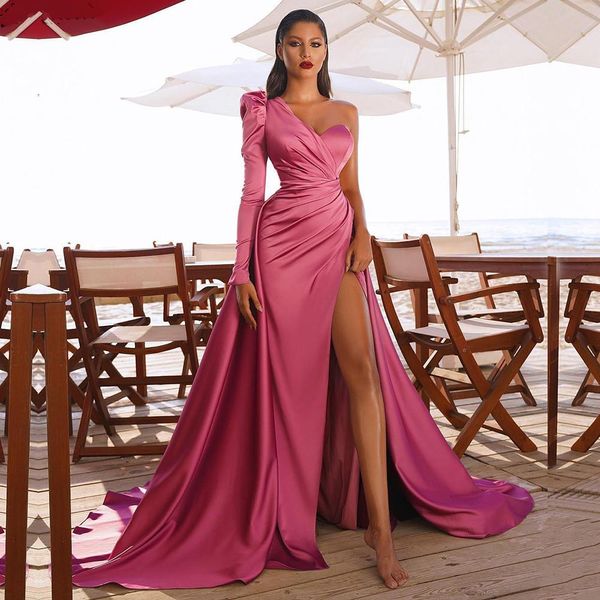 Rose Rosa Falten Satin Sexy One-Shoulder-Abendkleider A-Linie High Split für Frauen Party Nacht Promi-Abschlussballkleider