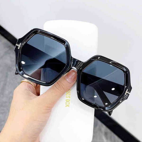 

fashion oversized square sunglass women retro classic frame sunglass men thick frame vintage gradient glass driving, White;black