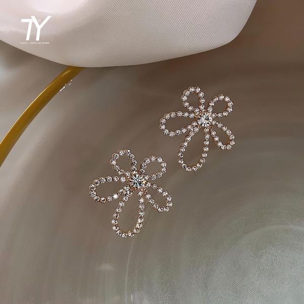 

2021 new elegant zircon pearl hollow flower dangle earring for woman fashion korean jewelry luxury party girl's unusual earrings, Silver