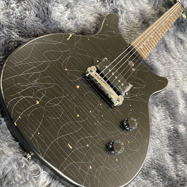 Double Cutaway Handwork Heavy Relic Black Junior Chitarra elettrica P 90 Pickup, cordiera avvolgente al ponte, accordatori Tuilp, hardware cromato