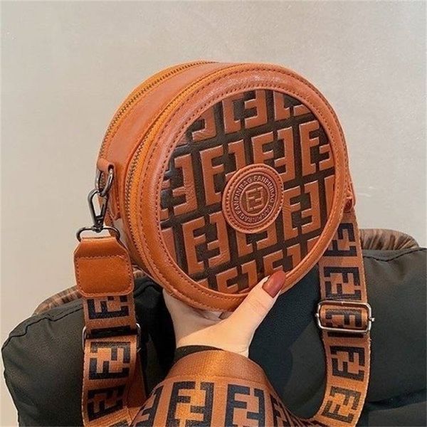 

outlet sale 80% off messenger bag female students ins go out play college style to high-value bags mature senior sister wholesale store