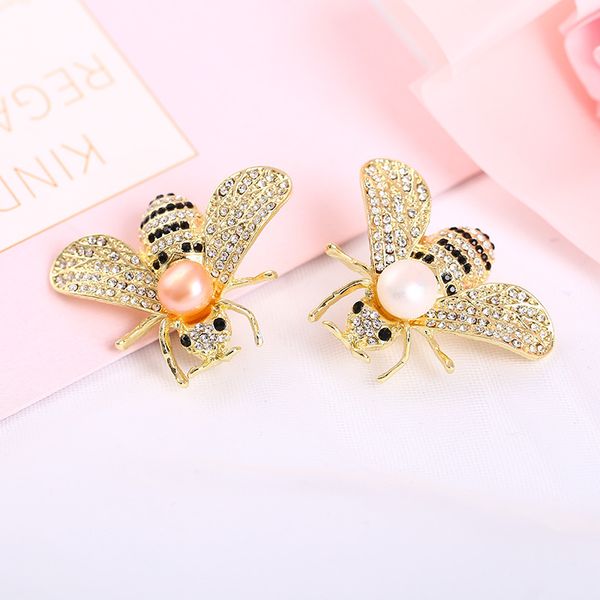 

classic crosin ch jewelry version high-grade exquisite three-dimensional small bee pearl brooch insect brooch female taobao brooch