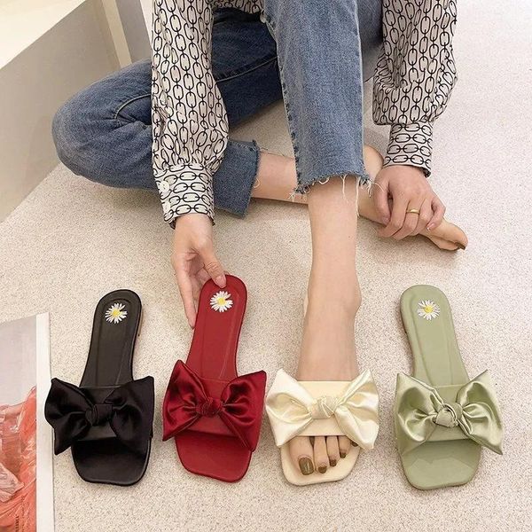 Chinelos de clássicos de vinho vermelho Bowknot Indoor para Casa Casa Mulheres Verão Praia Plana Mules Sapatos Quadrado Open Toe Slides 2021