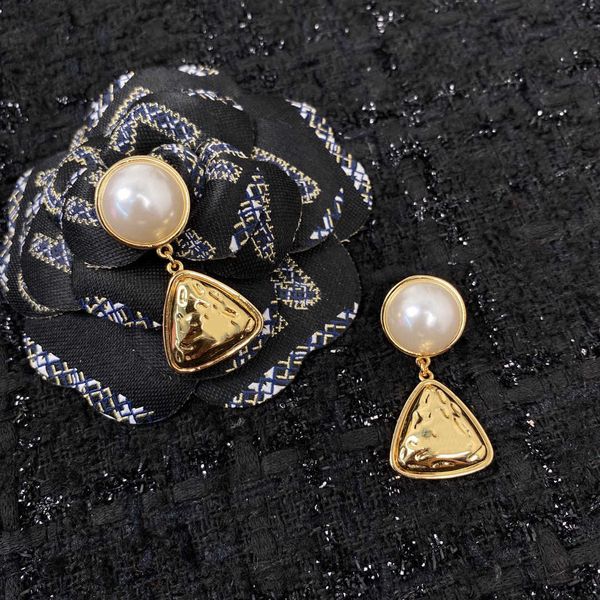 Brand Fashion Drop Triangle Gioielli Gold Colore Orecchini per perle grandi perle Camelia Luxy Pearls Design Orecchini per feste di nozze226f26f