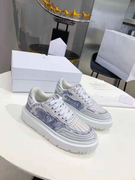 

designer casual shoes for men and women, luxury sports enthusiasts, skateboarding, beautiful, perfect, leisure americ5-14