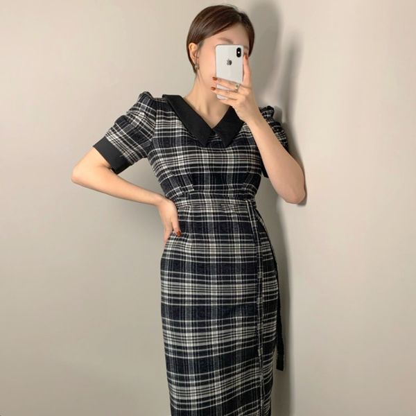 

2021 early spring new retro plaid puff sleeve dress, Black;gray