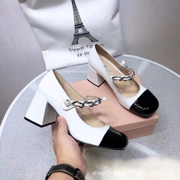 

2021 new miu high heels women's hepburn style patent leather mary jane women's shoes square head thick heel women's shoes1, Black