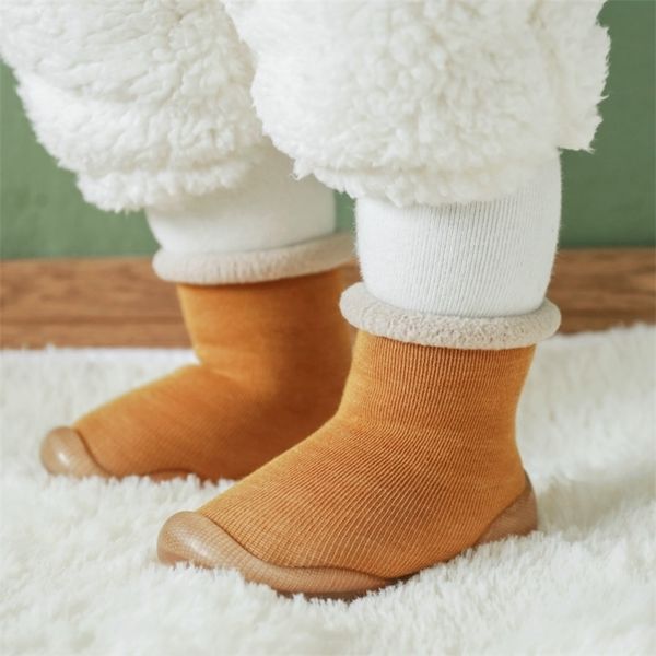 Çocuk Antisilp Çorap Kış Katı Renk İmitasyon Kaşmir Bebek Yürüyor Yer Ayakkabı Kaymaz Sıcak Kauçuk Tabanları Patik 210312