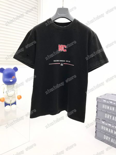 22SS Tasarımcılar Tee Üst Mens Bayan T Shirt Eski Delik Makas Kumaş Adam Paris Moda T-shirt Kısa Kollu Lüks Tişörtleri Siyah Kırmızı S-2XL
