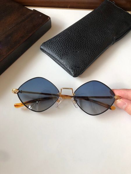 

luxury designer glasses 2021 new retro sunglasses fashion personality punk style star with triangle design dimono dog small frame, White;black