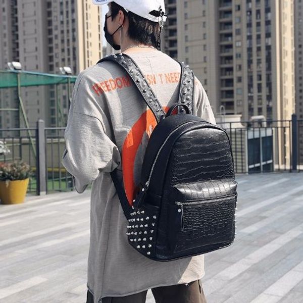 Padrão de crocodilo coreano cravejado mochila na moda mochila bolsa de computador estudante aluno macho e feminino casal sacos maré mochila