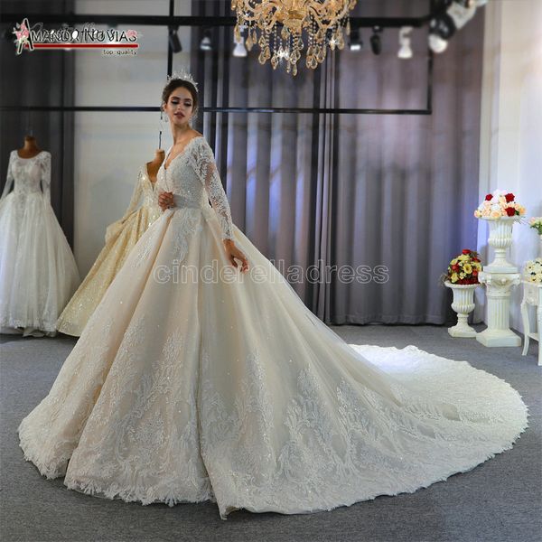 

2022 luxury light champagne v neck crystal lace ball gown wedding dresses muslim long sleeves open back plus size bridal gown real pictures, White