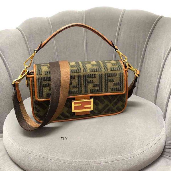 

euroclear fashion trend middle ancient style pattern embroidery hardware versatile club bag one shoulder hand slant cross bag zly