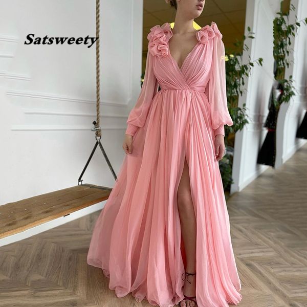 Abito da ballo in chiffon rosa 2021 maniche lunghe pieghettato alto spacco laterale fiori abito da sera con scollo a V in Arabia Saudita