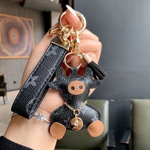 

2021 girls designer keychains canada cattle cow keychain fashion men car keyring holder women bull ox pendant squishmallow gift, Silver