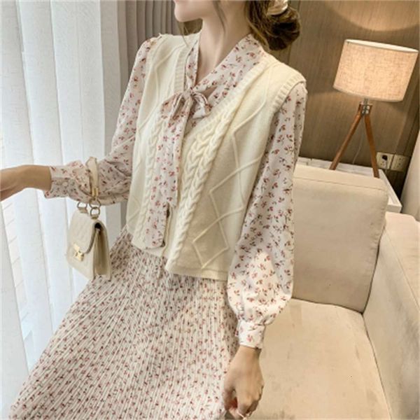 

temperament season, bow, autumn 2021 salt, sweet, spring pleated and flowers, long sleeves, chiffon dress, goddess. hot, Black;gray