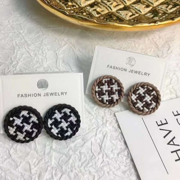 

simple color contrast earrings female temperament feeling lattice earrings