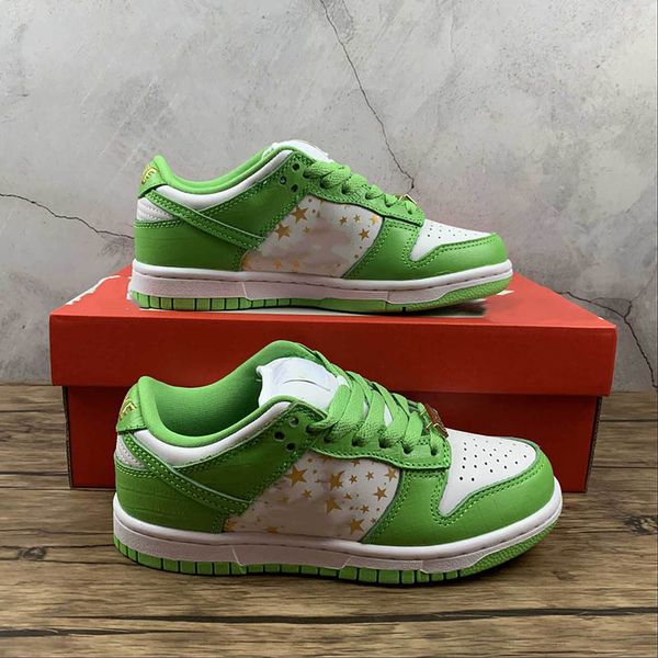 

version latest dunks low mens lifestyle shoe stars - mean green skateboard shoes women chaussures trainers sneakers good quality ship with b