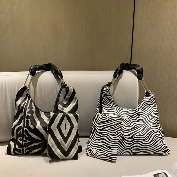 

design hand korean shoulder and 2021 new design women's fashion soft simple stripe bag 4t4b