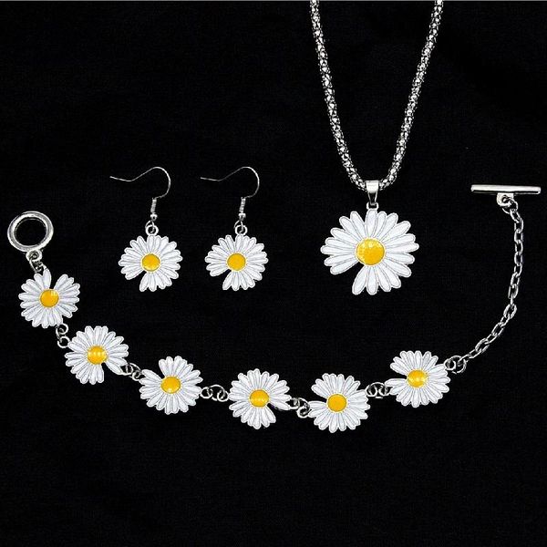 

pendant necklaces 2021 fashion sweet and lovely little daisy drop oil necklace friend gift jewelry women, Silver