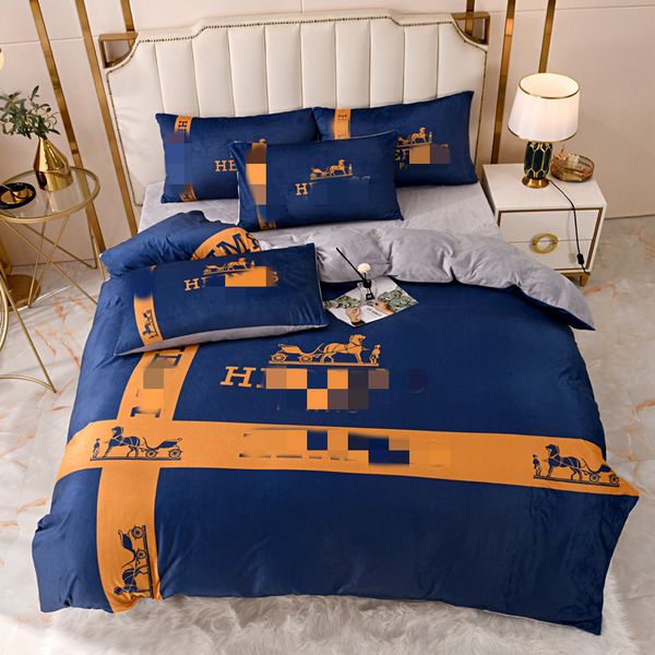 

winter designer bedding set velvet duvet cover bed sheet horse printed with 2pcs pillowcases  size luxury comforters sets