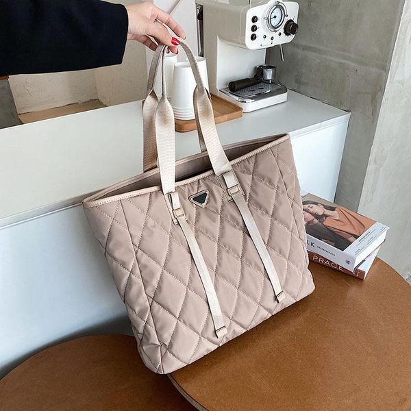 Rucksack stil 2021 mode frauen tasche tasche marke designer dame umhängetaschen hochwertige nylon handtaschen großer kapazität käufer