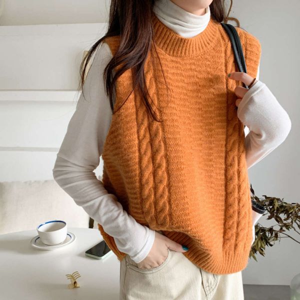 

twist knitted vest women's autumn winter version with round neck sleeveless sweater coat tide, White