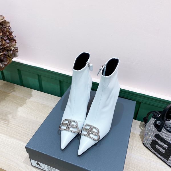 

the most perfect design fashion front zipper short boots collocation with 4.5 cm tall white black red wholesale half boot size 35 to 40 1119