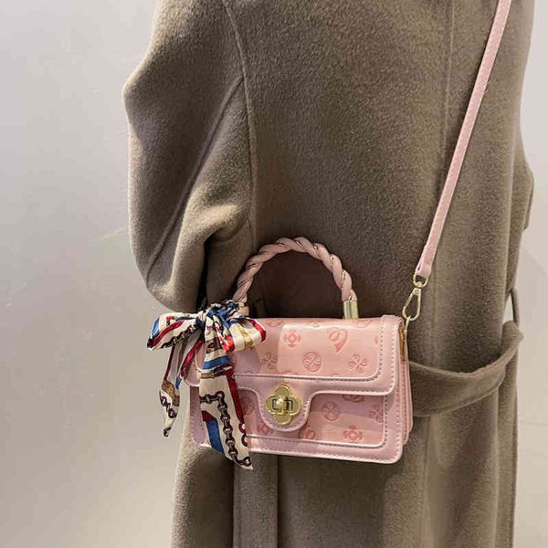 

2022 latest handbag factory store pearl cool bear embossed girl's small square bag fashionable comfortable double shoulder strap single