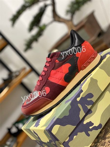 

2022 designer camouflage sneaker womens mens 39-46 rivet shoes studded flats mesh camo suede leather casual trainers xg210705, Red;white