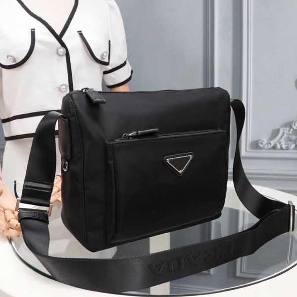 

designer akend p family 1bc0909 nylon waterproof cloth business parachute men's one shoulder messenger ca zhouzhoubao123 telfar bags