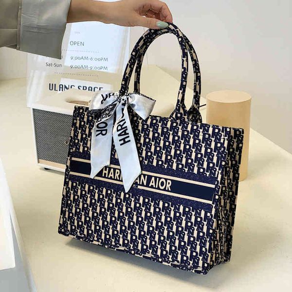 

exotic silk scarf printed portable tote bag popular autumn and winter commuter simple one shoulder bag