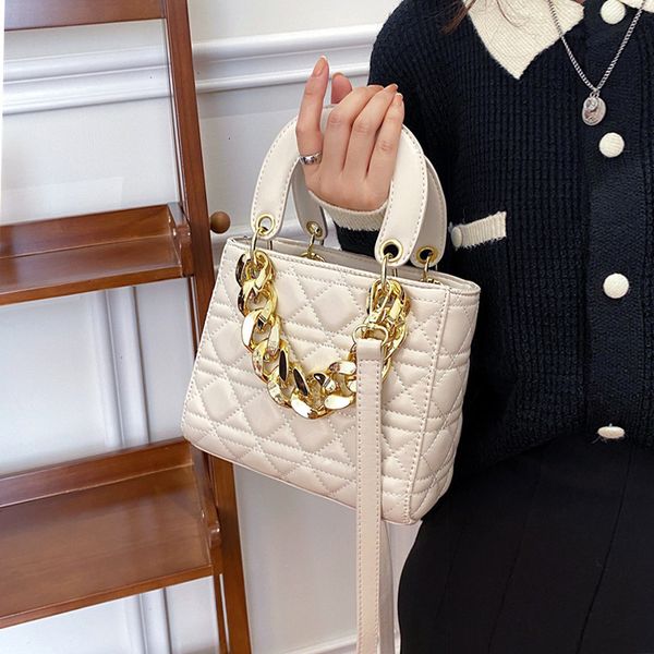 

french minority women's 2021 new fashion design sense single shoulder messenger bag portable princess