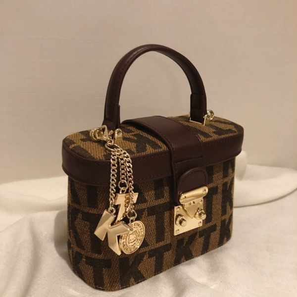 

women luxurys designers bags 2021 trendy portable bucket presbyopia retro fashionable western sty designer handbag handbags totes crossbody