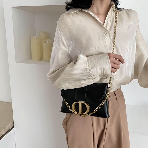 

80% off outlet store texture bag women's new trend skew cross oilskin chain single shoulder factory online sale, Black;red