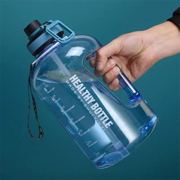 2,2 l Sportwasserflasche mit großem Fassungsvermögen für Outdoor-Wandern und Klettern, ein kostenloser tragbarer transparenter Fitness-Fitness-Wasserkocher 220309