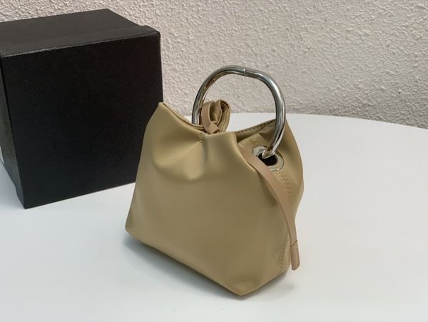 Mini bolsa com alça de anel de prata grossa de tecido de náilon de alta qualidade estilo unissex bolsa de mão moda clássica emblema triângulo bolsa de design