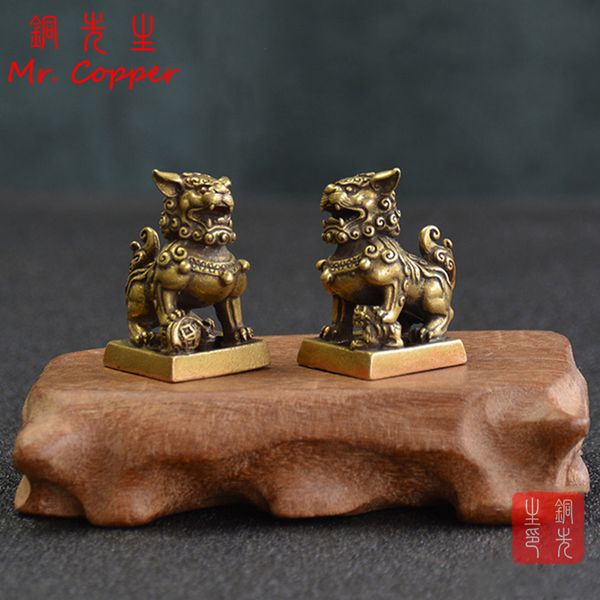 

antique bronze 1 pair lions seal deskornaments copper animal miniature figurine lucky brass lion statue feng shui decoration c0220