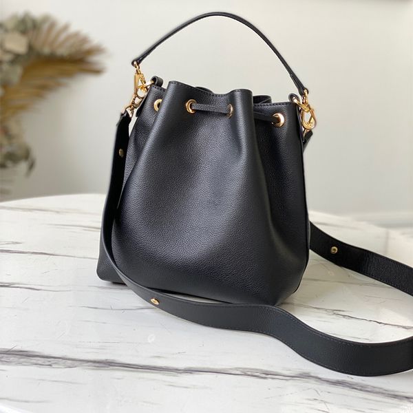 

luxury ladies satchel shoulder bag leather strapping original single banquet tour