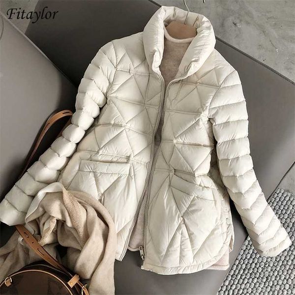 Fitaylor Winter Light Down Short Jacket Women 90% White Duck Down Warm Coat Ladies Stand Collar Casual sciolto tinta unita Outwear 211126