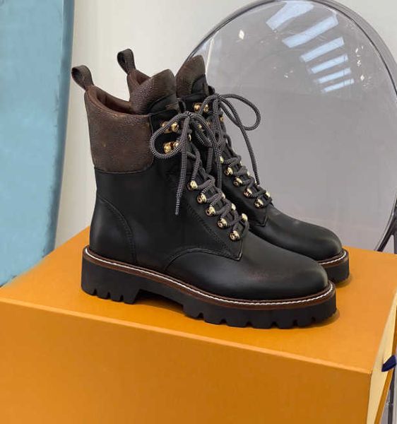 

2022 luxury designer woman territory flat ranger leather biker boots lady desert high martin sneakers with box, Black