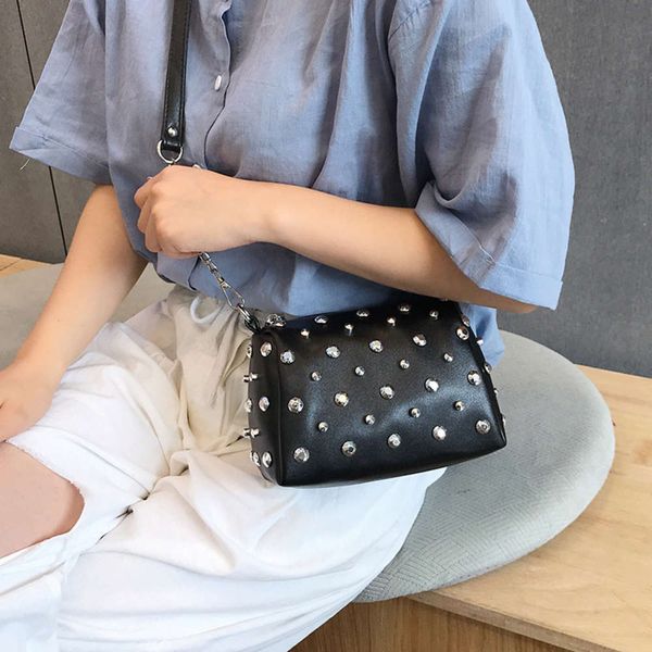 

hbp fashion 2021 new xia yang qi girl soft leather hand-held chain small messenger bag rivet drill