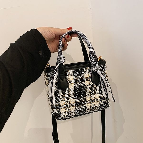 

factory direct sale 75% off korean version of popular foreign style small female 2021 new woolen plaid portable bucket versatile messenger b