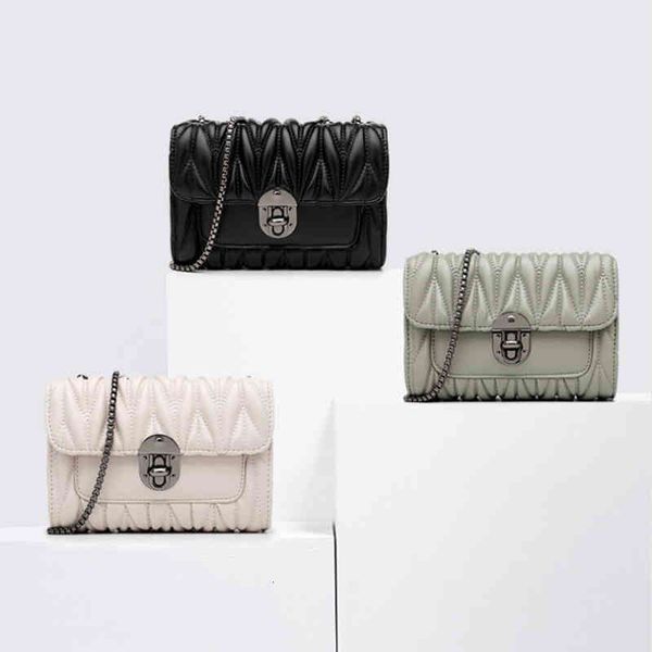 

bags handbag hands ins lingge chain solid color korean version small sachet messenger simple metal buckle women's guangzhou, Black;red