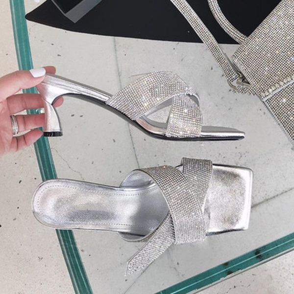 Elbise Ayakkabı Chic Rhinestones Çapraz Bant Modern Terlik Kadın Sandalet Yaz Ince Med-Yüksek Topuklu Kadın Avrupa Kristal Slaytlar 2021