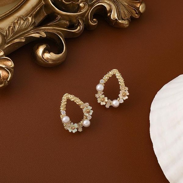 

hoop & huggie baroque retro hollow drop earrings female temperament shell pearl flower ins blogger the same paragraph jewelry, Golden;silver
